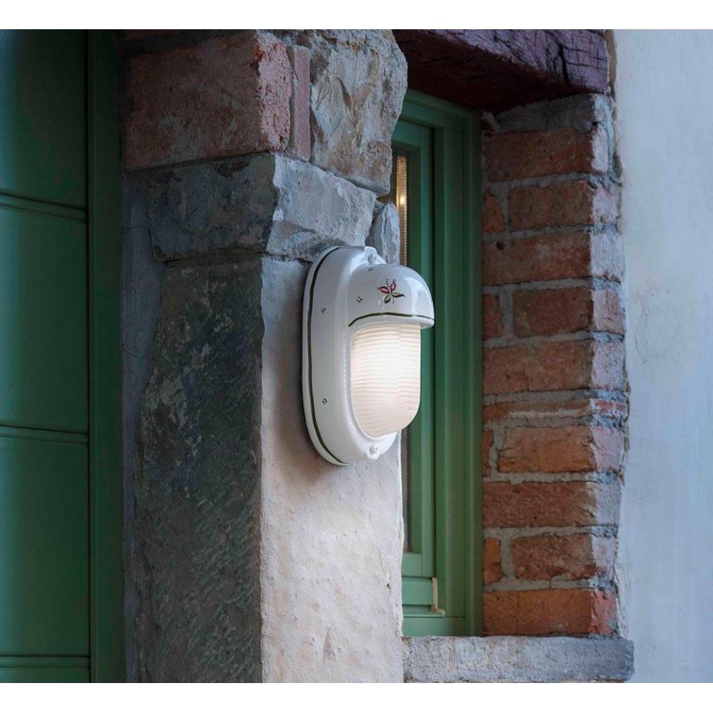 kulteri keramia fali lampa nappali kezzel festett mediterran romantikus paraszthaz felujitas vilagitas auto lejaro terasz felujitas balaton provence olasz toszkan stilusu.jpg